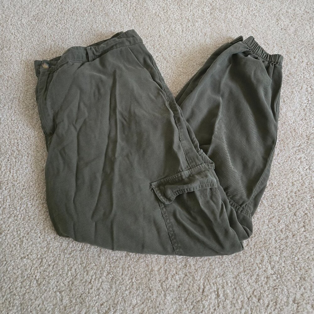 Only Carmakoma Green cargo pants / size 20